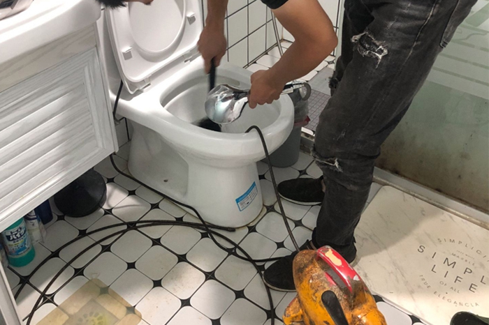 隆化马桶堵塞自己疏通还是找师傅？专业上门服务让你省时更省心